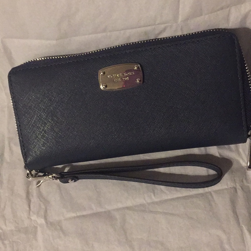Michael Kors jet set wallet/wristlet